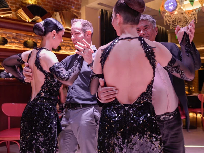 COCKTAIL + CLÁSICO SHOW DE TANGO  + MILONGA